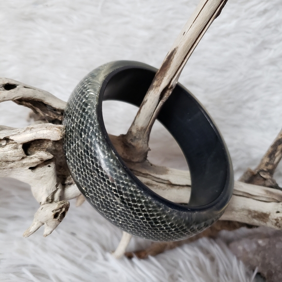 Black Silver Mesh in Clear Lucite Vintage Bangle - Picture 8 of 15